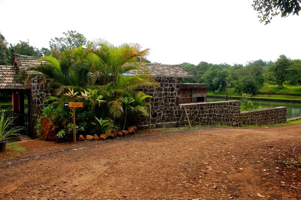 Cherilyn Monta Resort - Ratnagiri Vatul ภายนอก รูปภาพ