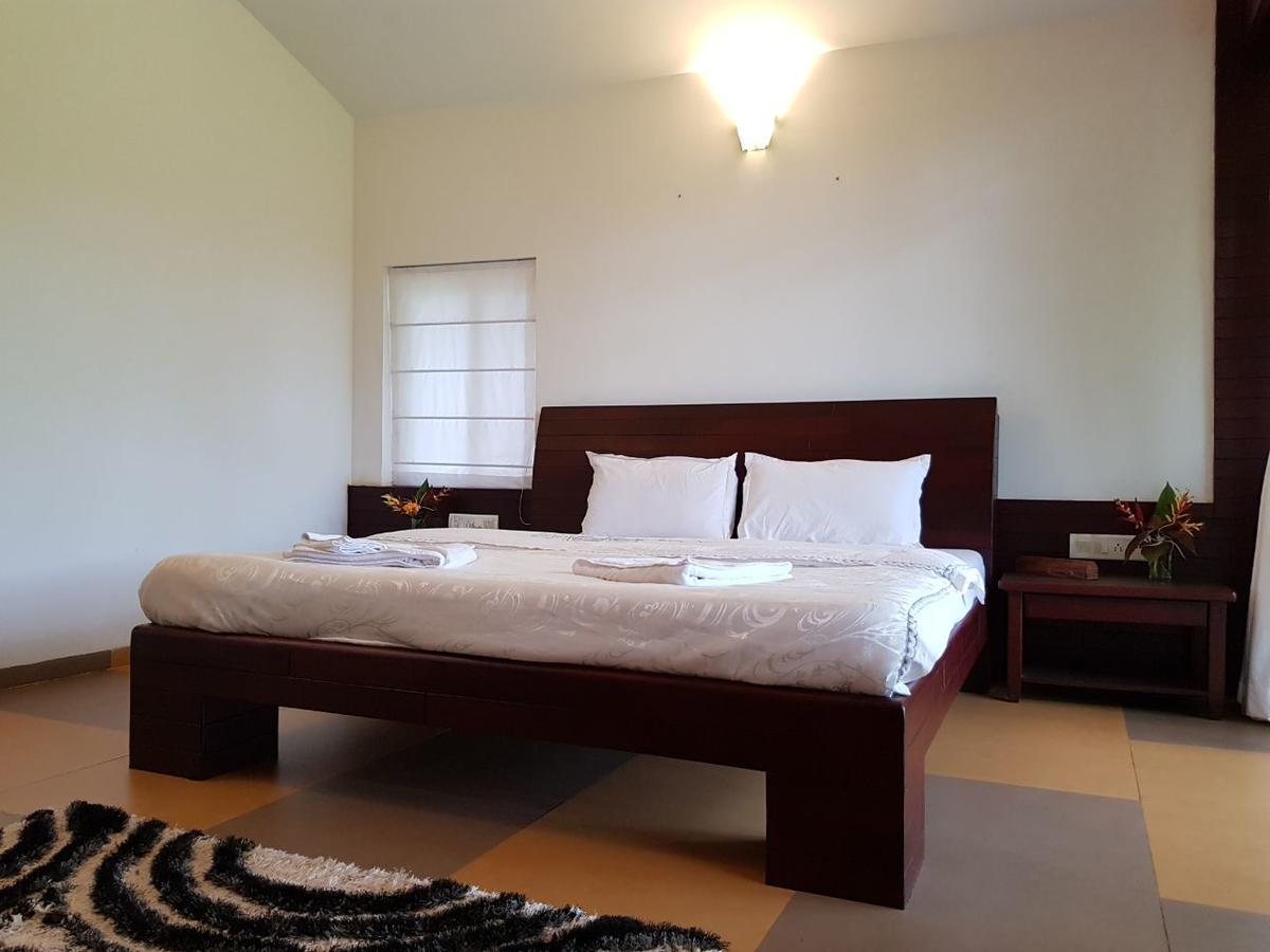 Cherilyn Monta Resort - Ratnagiri Vatul ภายนอก รูปภาพ